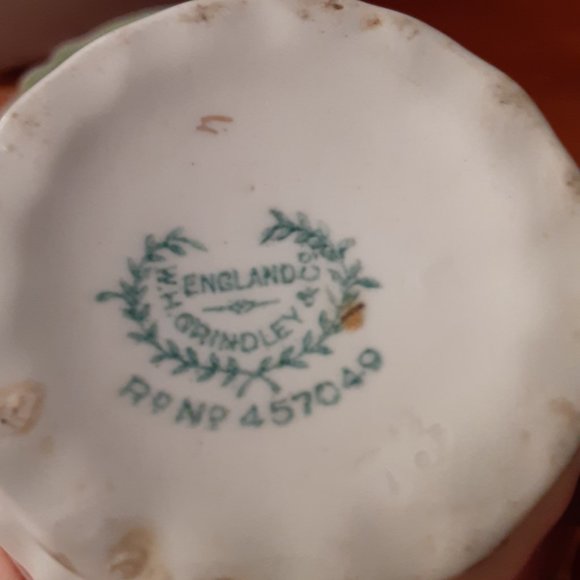 Vintage Pitcher and plate set from England by W.H. Grindley & Co. - Picture 5 of 5